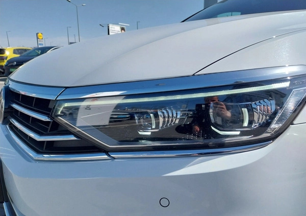 Volkswagen Passat cena 116600 przebieg: 140076, rok produkcji 2021 z Drezdenko małe 781